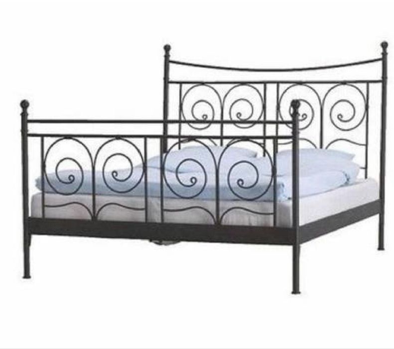Cama de casal de ferro