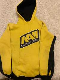 Худі Natus Vincere (одне з перших у мерчі наві)