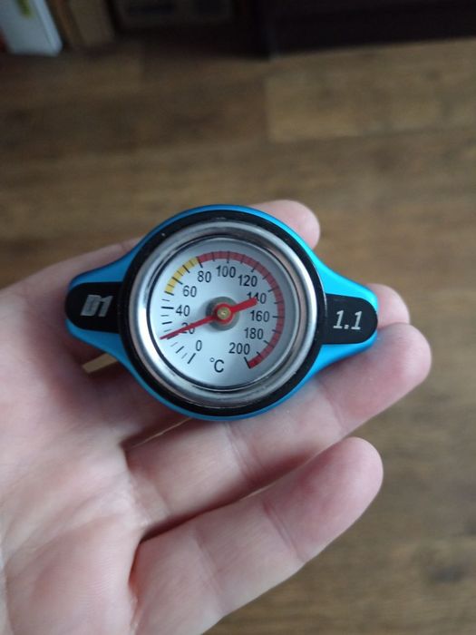 Крышка радиатора с датчиком температуры  1,1бар