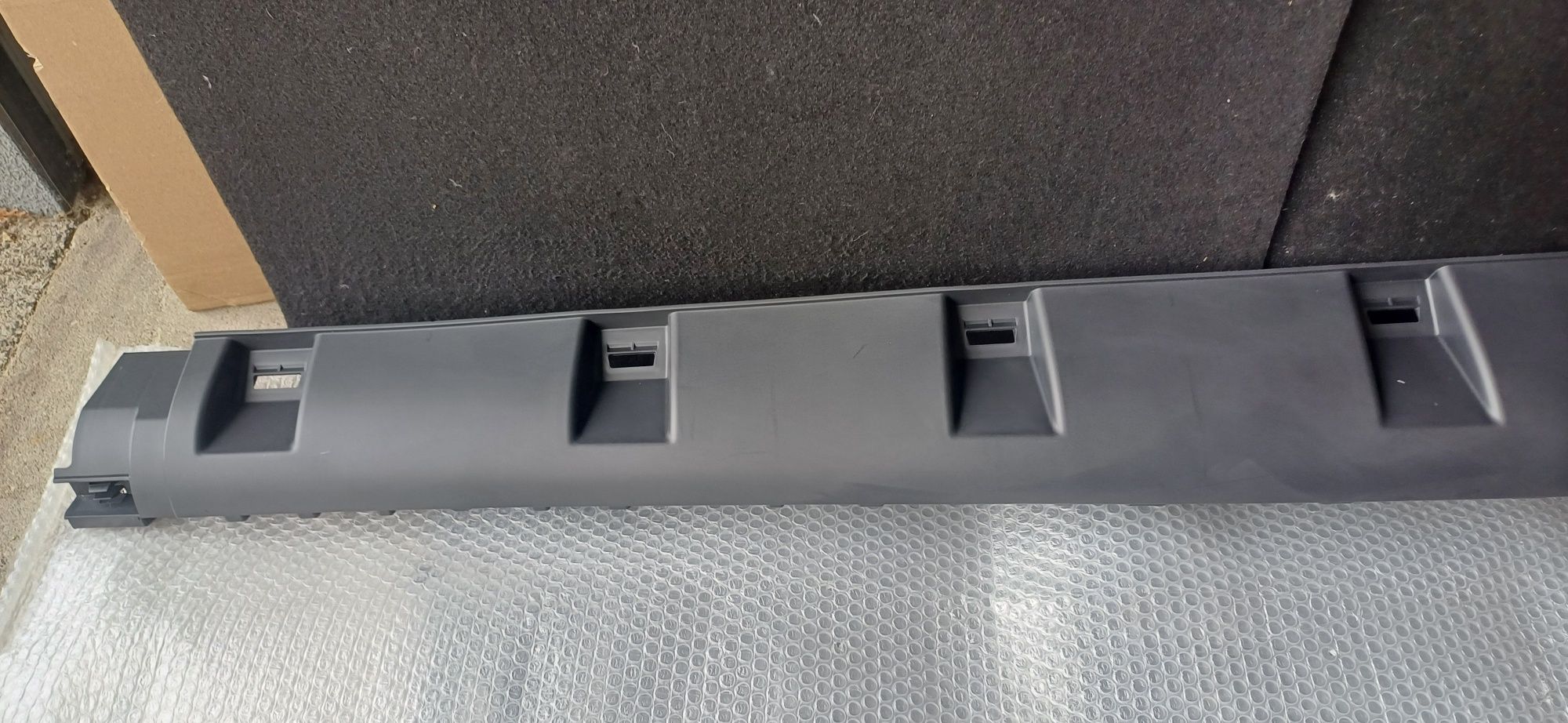 Nakladka listwa progowa prawa próg dacia duster l NOWA