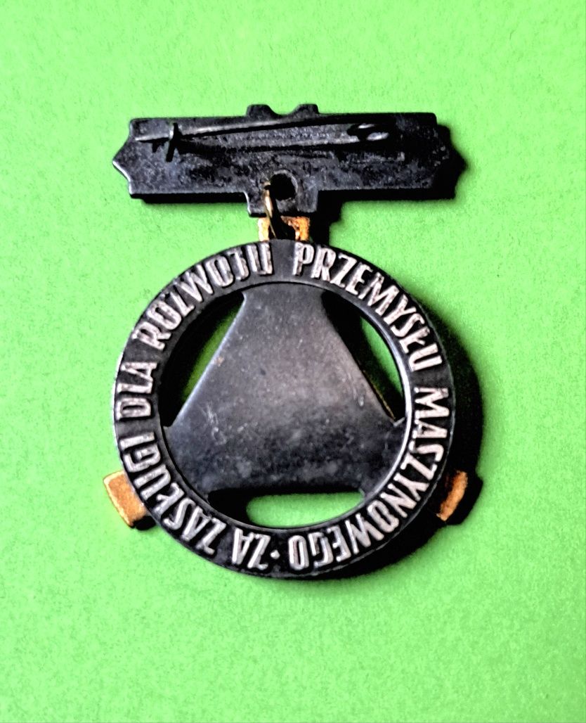 Odznaka- Za zasługidla rozwoju przemysłu maszynowego z legitymacją.