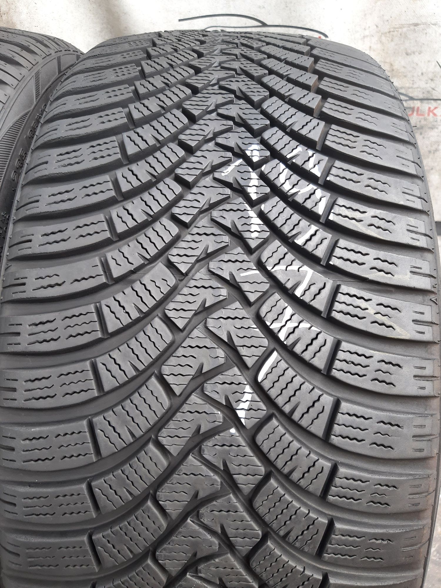 2x 235/35r19 91W Falken Eurowinter HS01