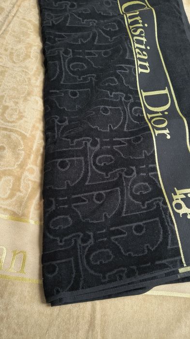 Ręczniki bawełniane beż czarny że złotą bordiurą Dior