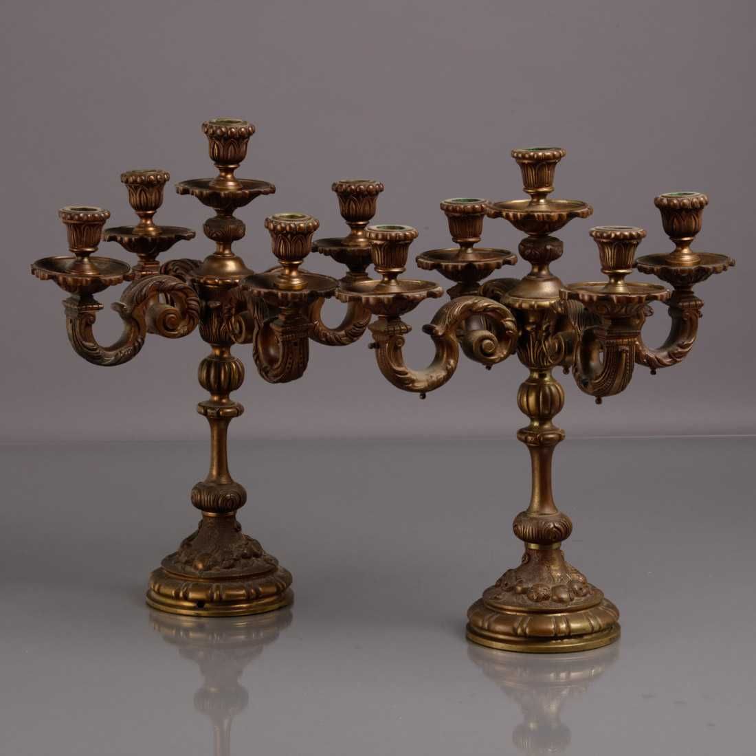 Par de Candelabros de Cinco Lumes em Bronze