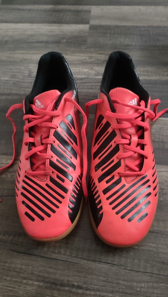 świetne halówki ADIDAS PREDATOR w super stanie