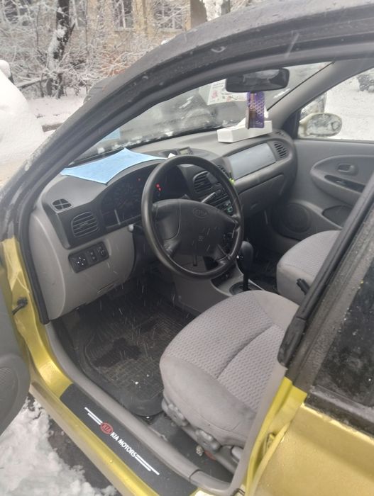 Кіа Ріо 1 покоління