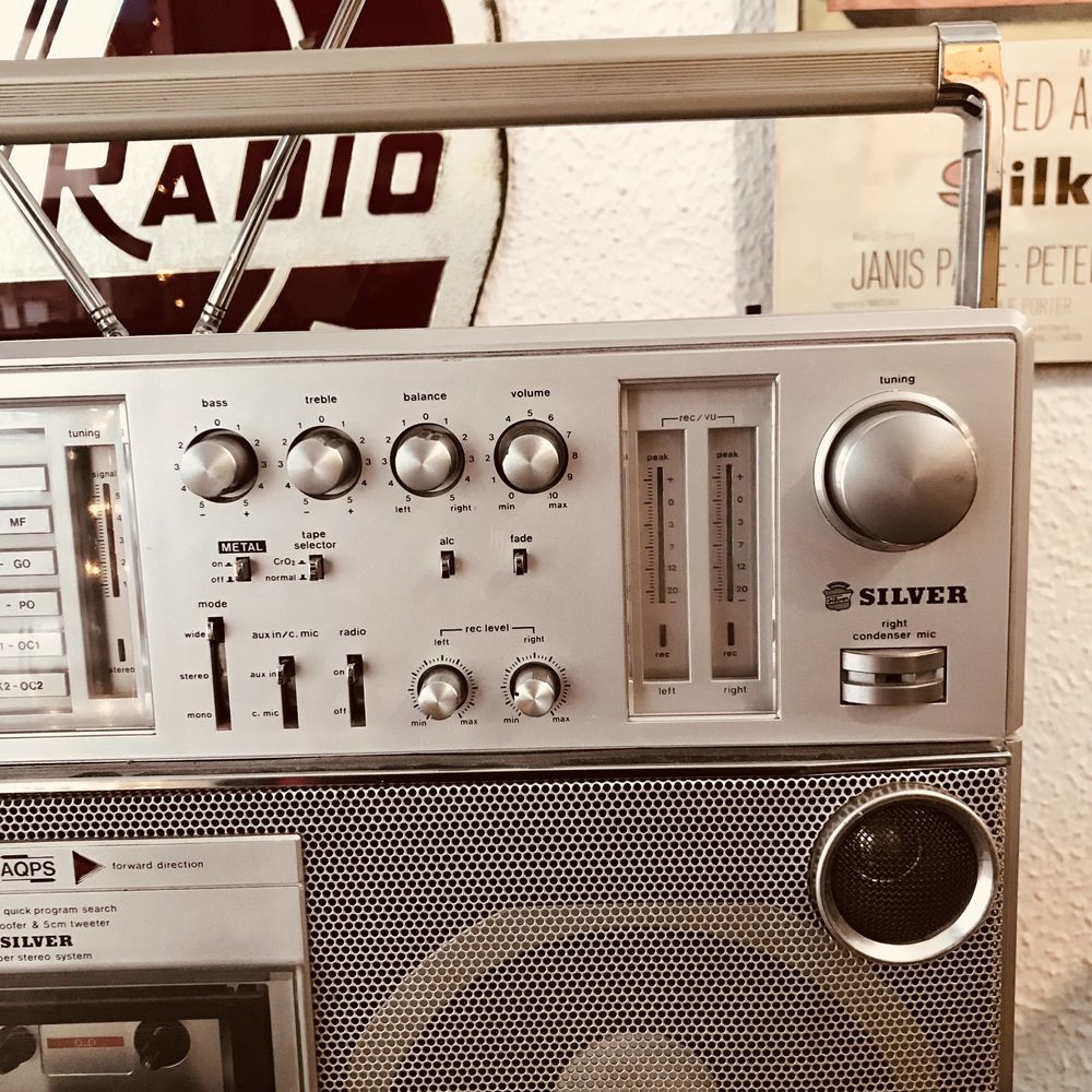 Rádio Boombox Silver ST858L - Loja Grundig Clássicos