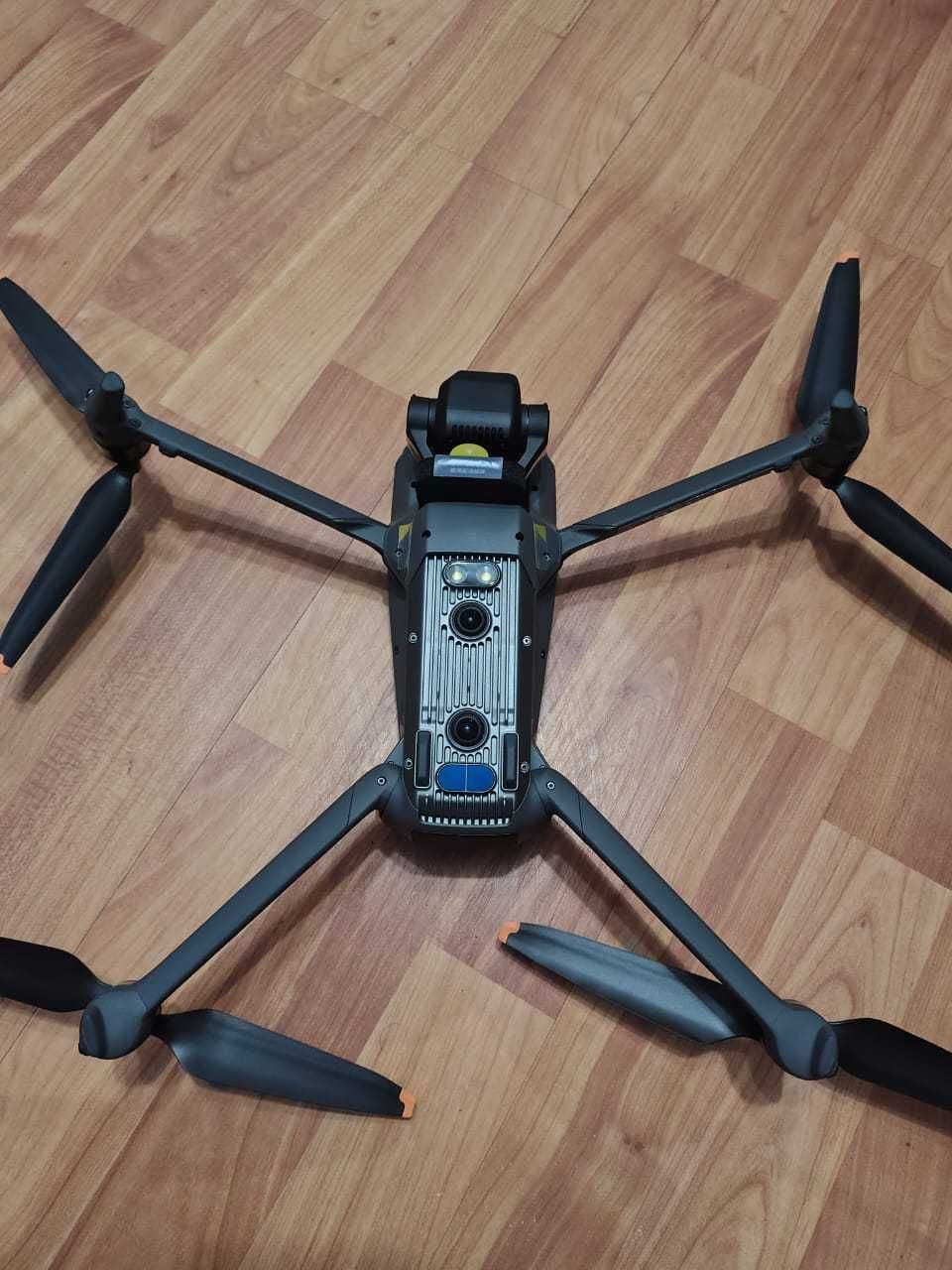 Квадрокоптер DJI Mavic 3