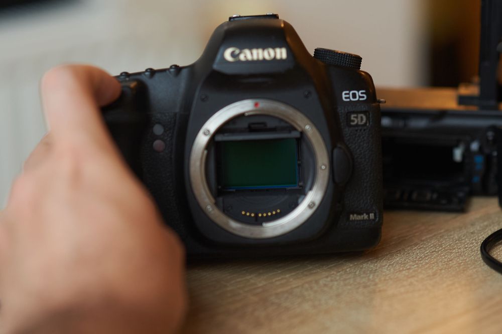 Фотоаппарат Canon 5d mark ii + объектив canon 50mm f1.8 + бустер