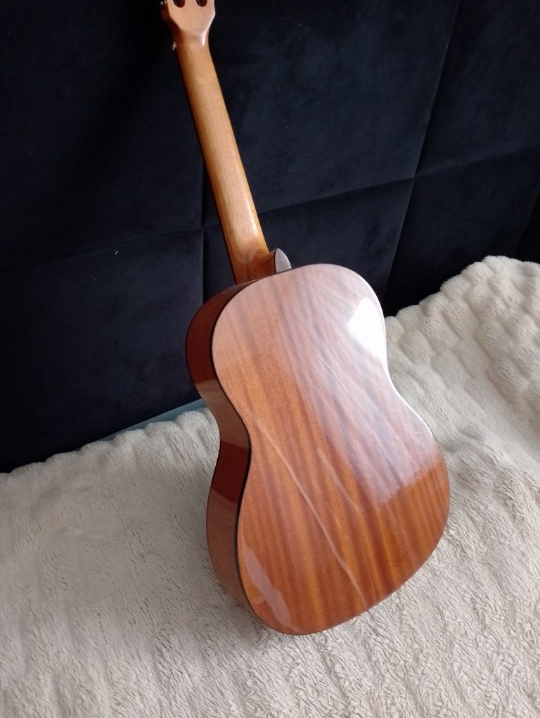 Gitara z pokrowcem