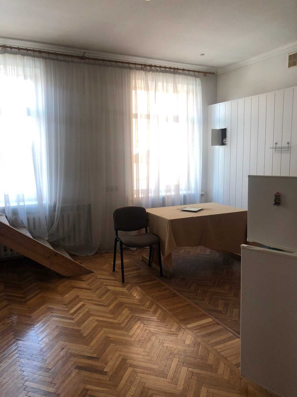 (3) Продам 3-ох кімнатну квартиру в центрі міста 1736