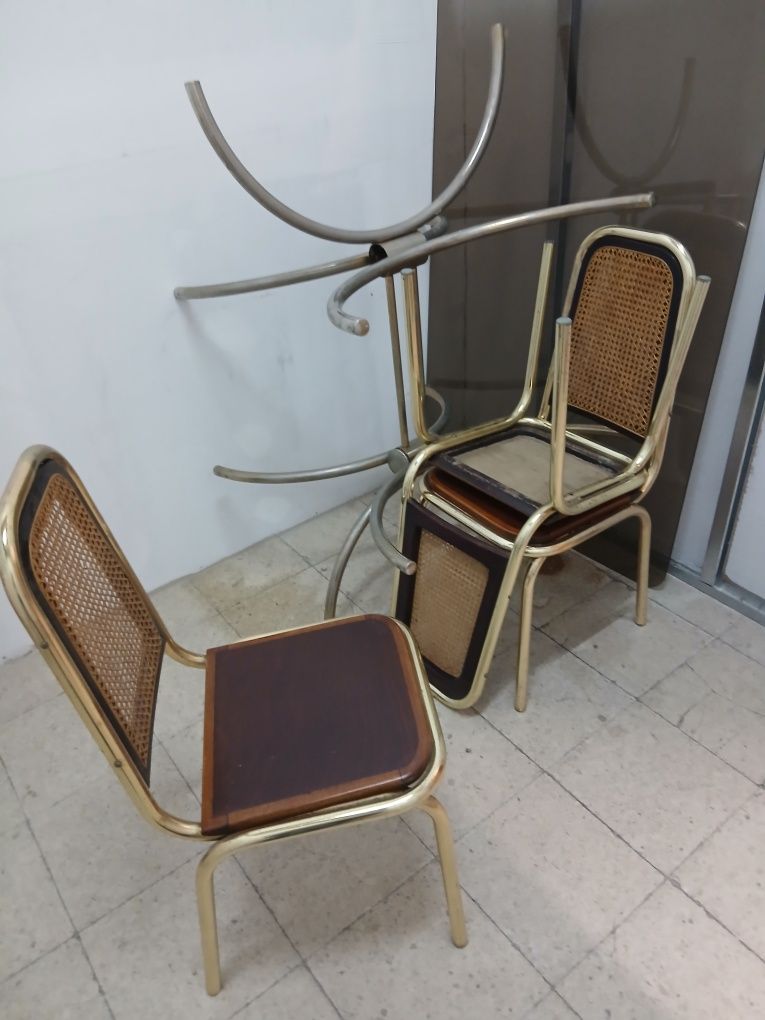 Mesa rústica com 4 cadeiras