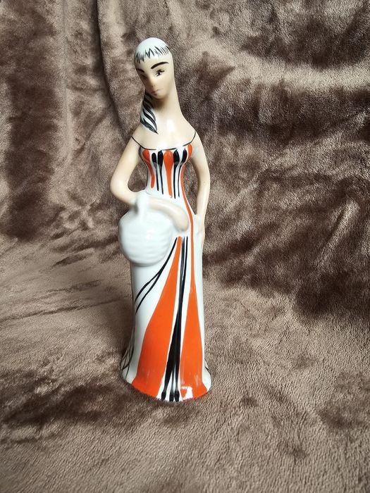 Figurka grzybiarka/panna z koszem Wawel nie Ćmielów