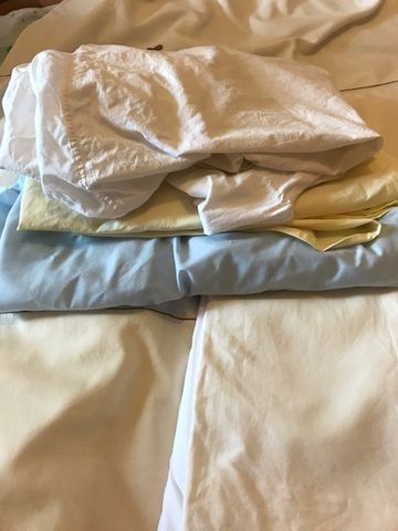 Одеяло , подушка и комплект в детскую кроватку