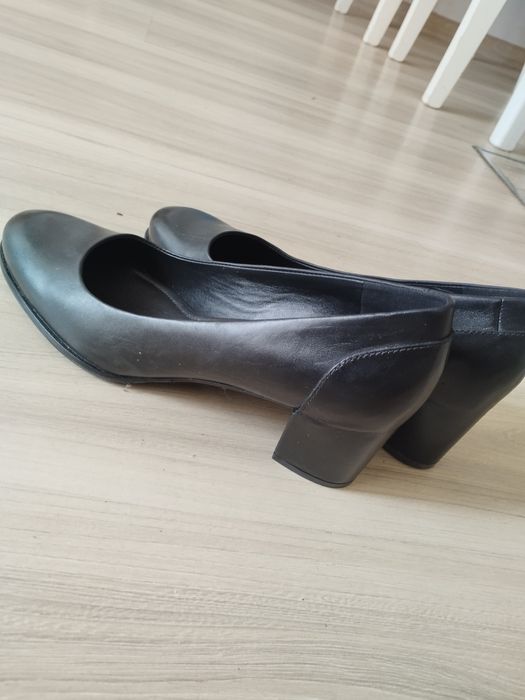 Półbuty damskie skórzane czarne 40 Ecco