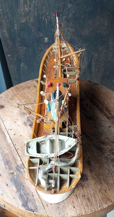 Antiga traineira "Nova Boa Fé" em madeira