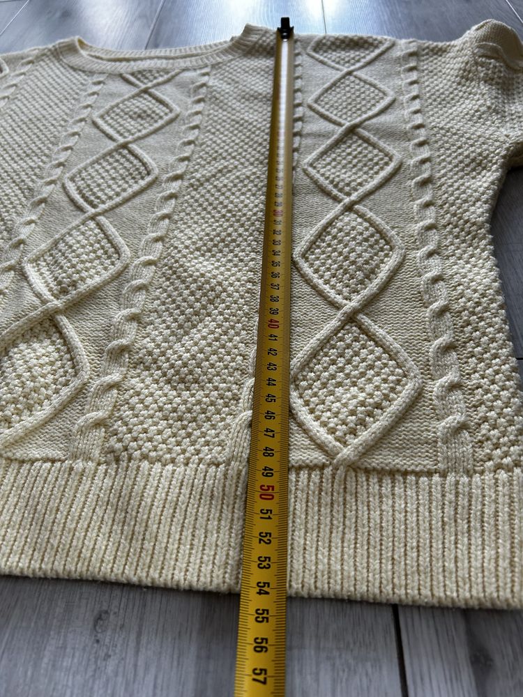 Śliczny sweter z warkoczowym splotem, roz. M/L.