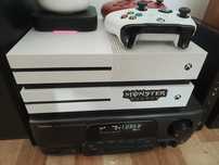 2x Xbox one s plus pady