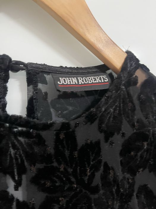 Чорна оксамитова сукня