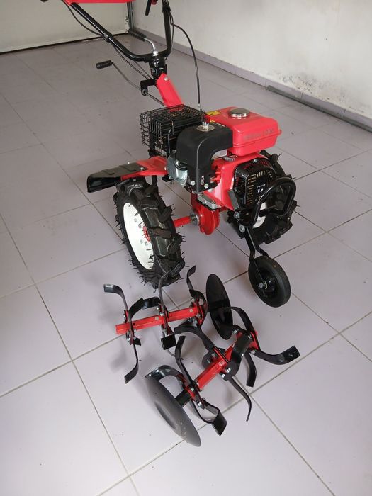 Moto agricultora marca faísca