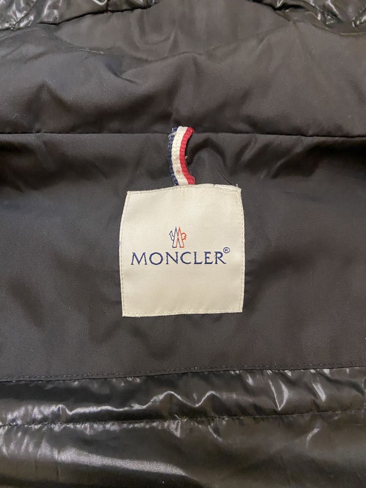 продам курточку moncler