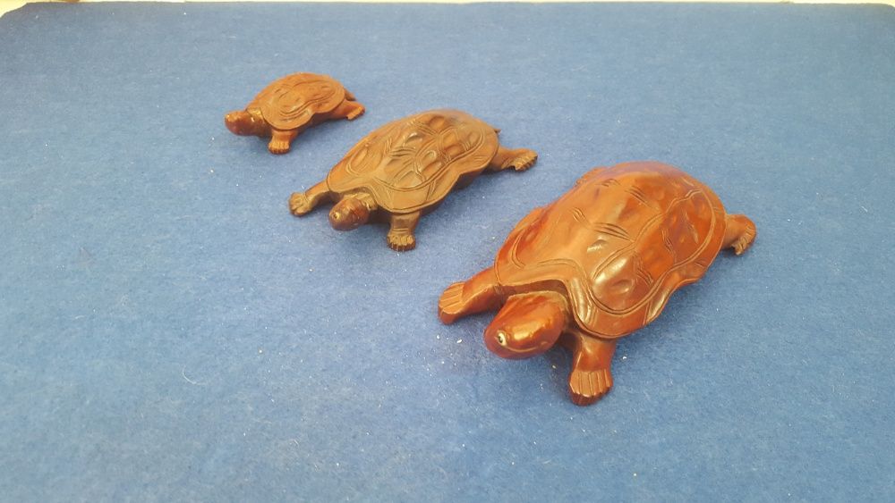 Conjunto de 3 tartarugas chinesas em madeira exótica