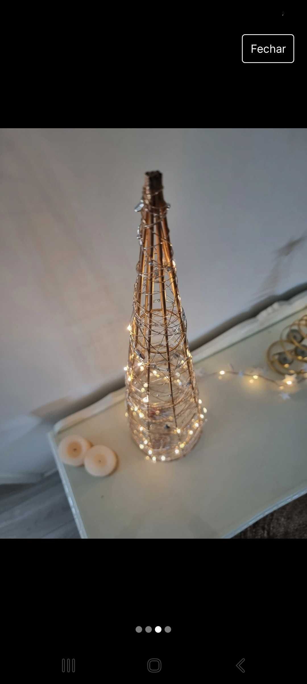 Pinheiro decorativo com luzes