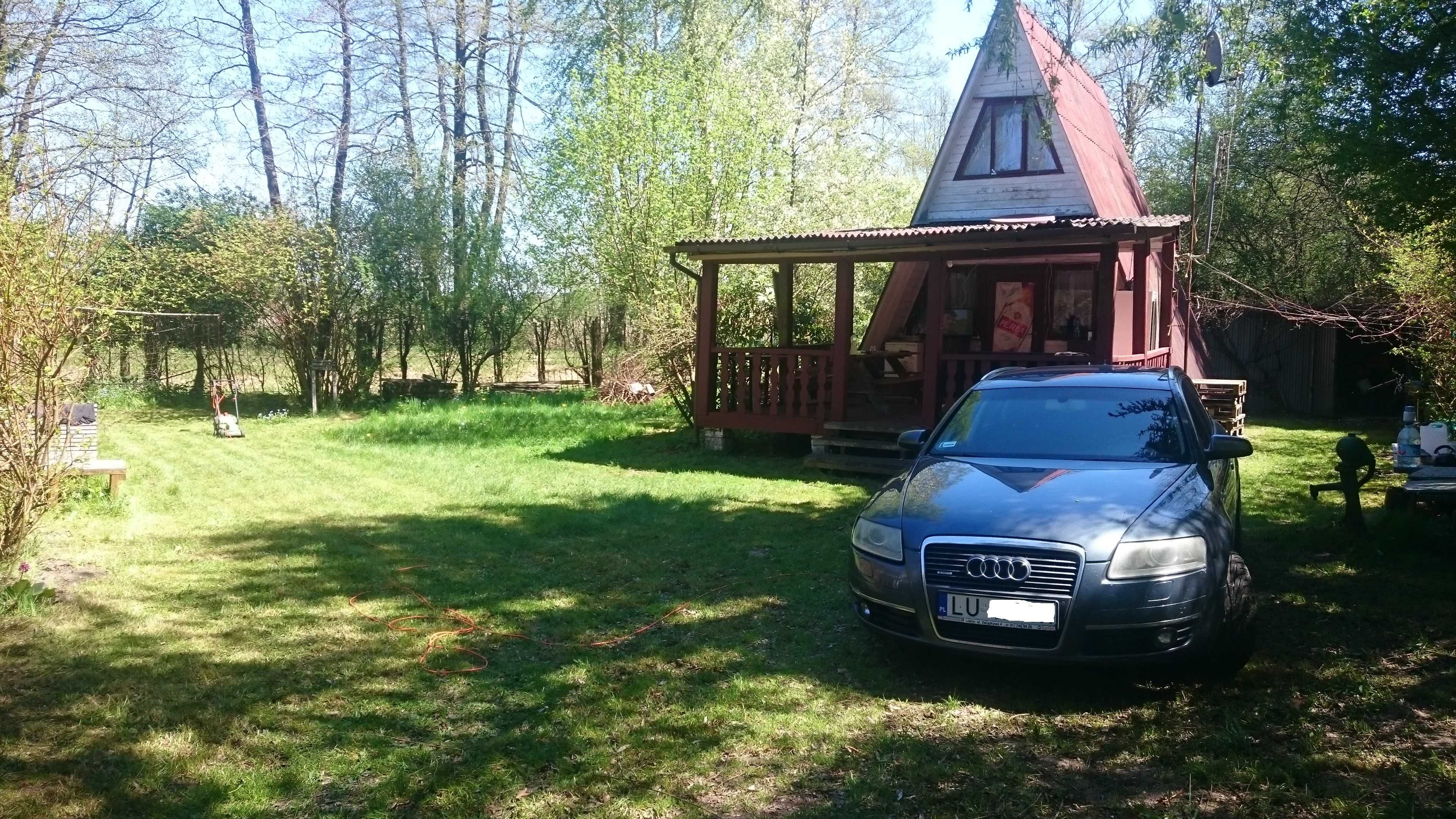 domek nad jeziorem