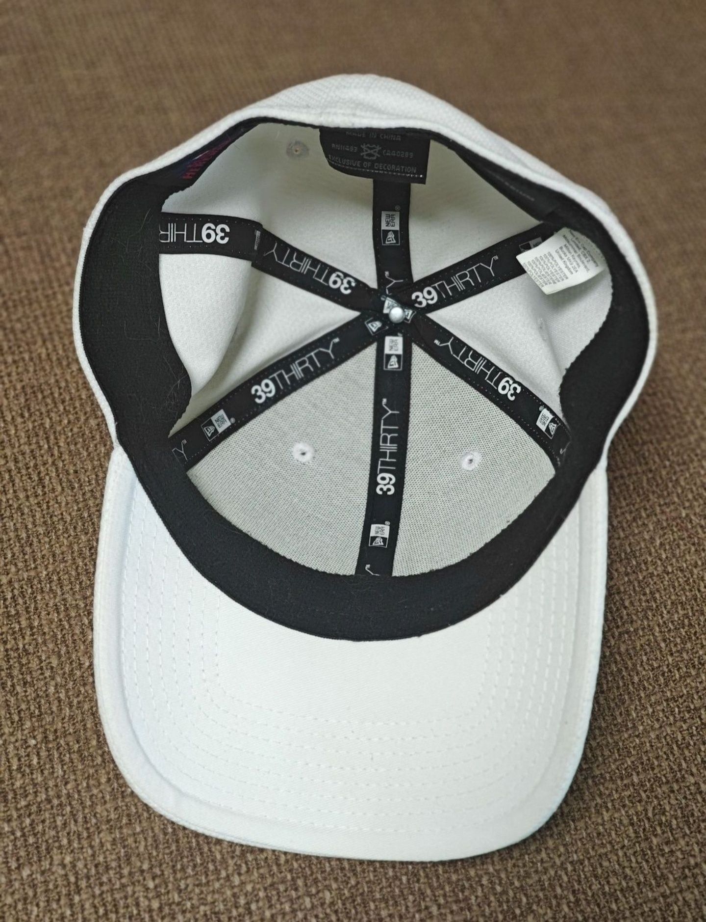 Продается  фирменная бейсболка
 NEW ERA  LA  Mod. 39 Thirty
