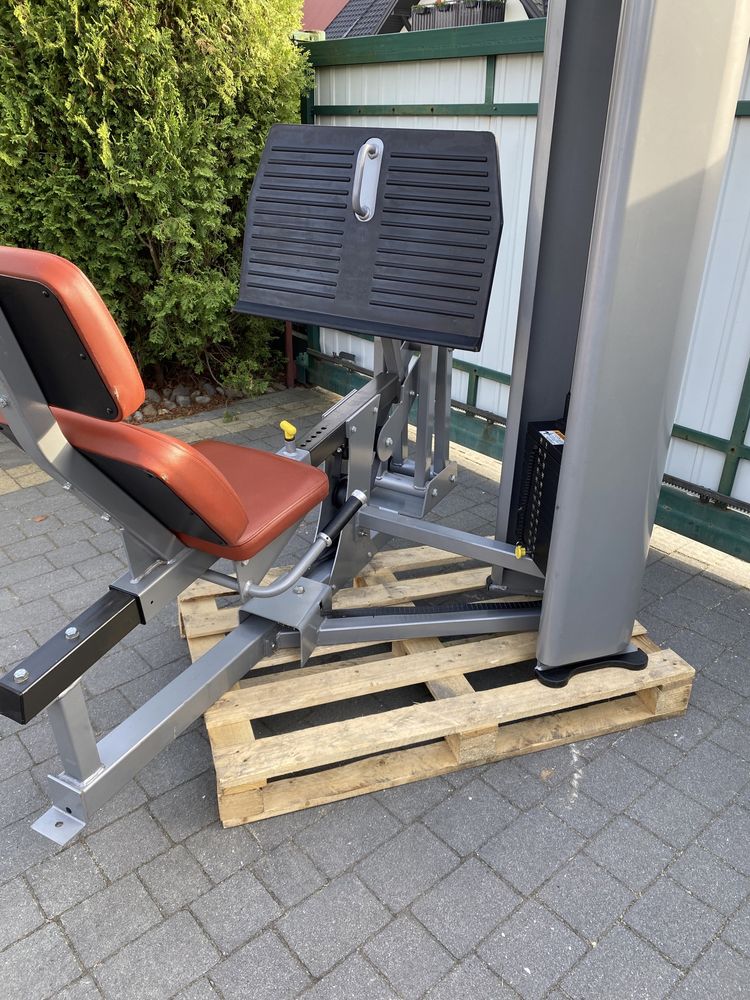 WYSYŁKA 400 zł- NAUTILUS - wypychanie na nogi - leg press - suwnica