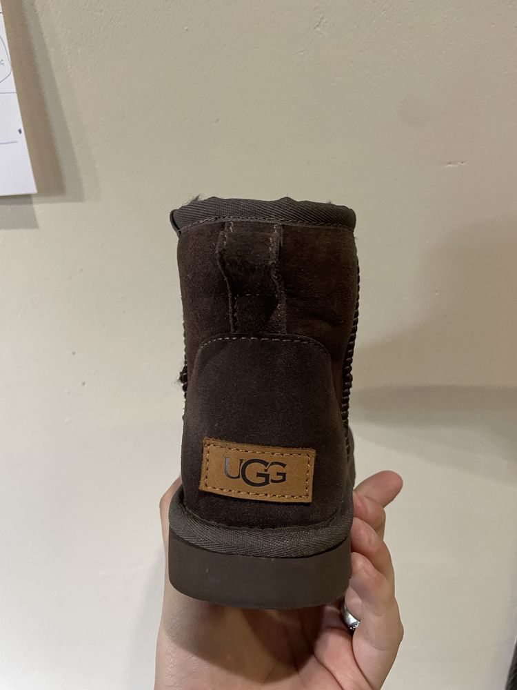 Продам угги UGG AUSTRALIA из натуральной замши, оригинал, шоколадные