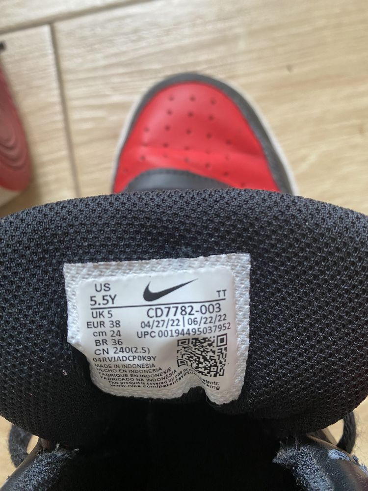 Nike wysokie na gwarancji  czarno czerwone 38