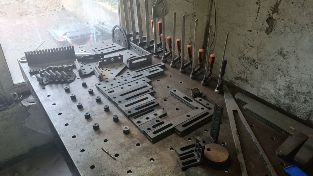 Stół spawalniczy 2000x1000 x200 system 16 mm siatka 100x100 Komplet