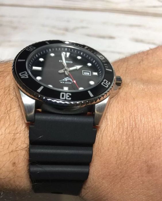 Продаю свои часы Casio Duro MDV-106.