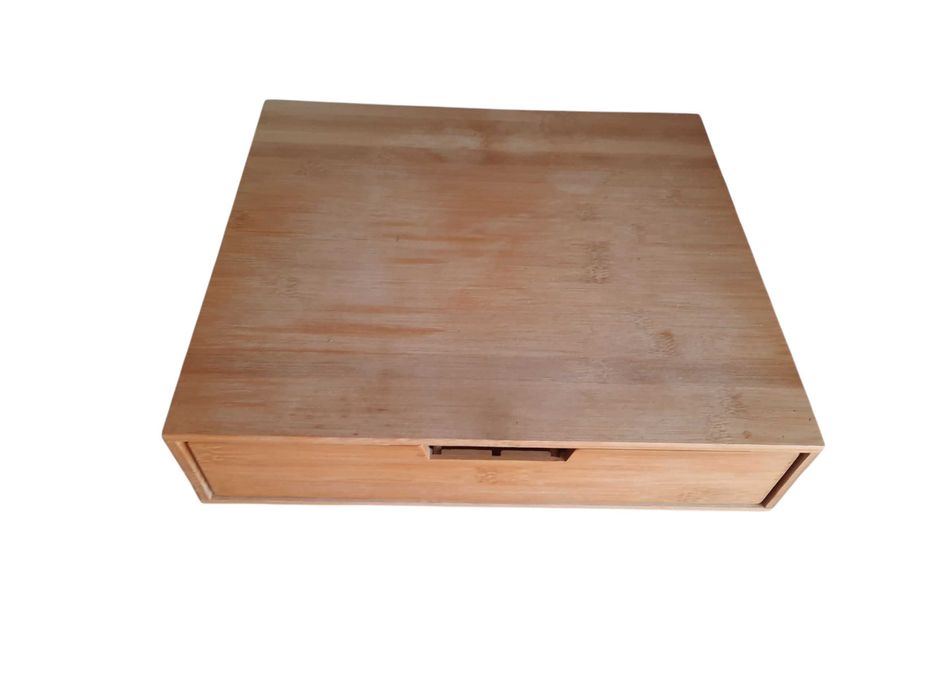 Maquina DELTA Q, caixa madeira capsulas.