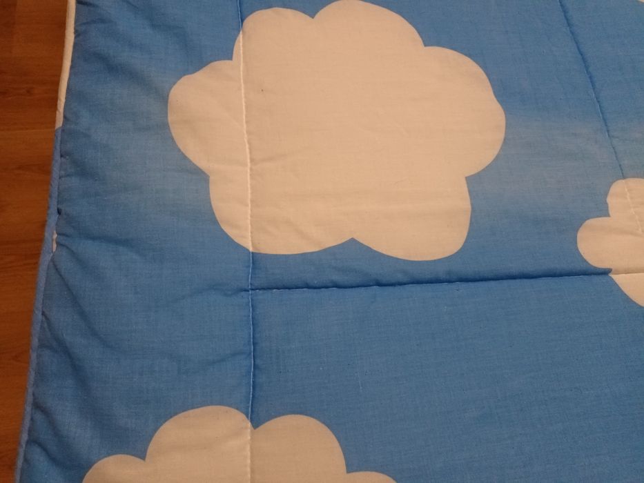 Edredon nuvens para cama de criança