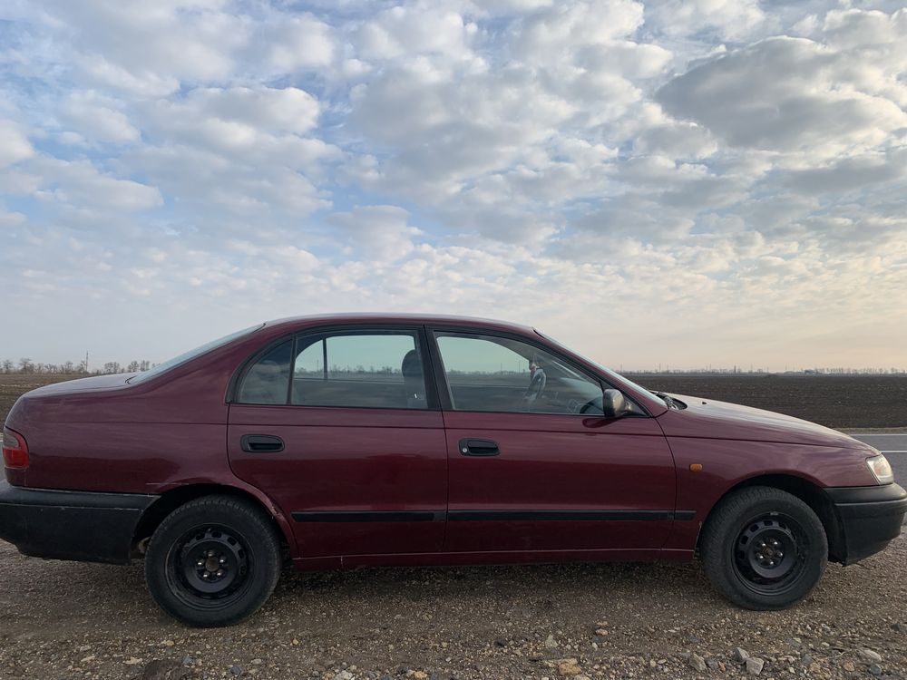 Toyota Carina E гарний стан