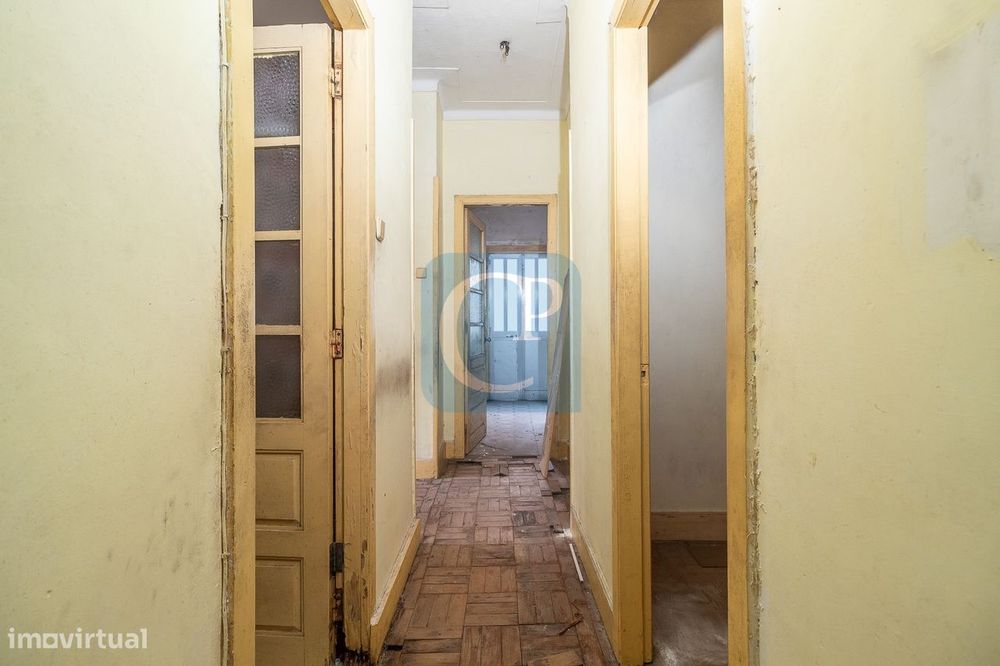 Moradia T4 para Restaurar, no centro de Matosinhos