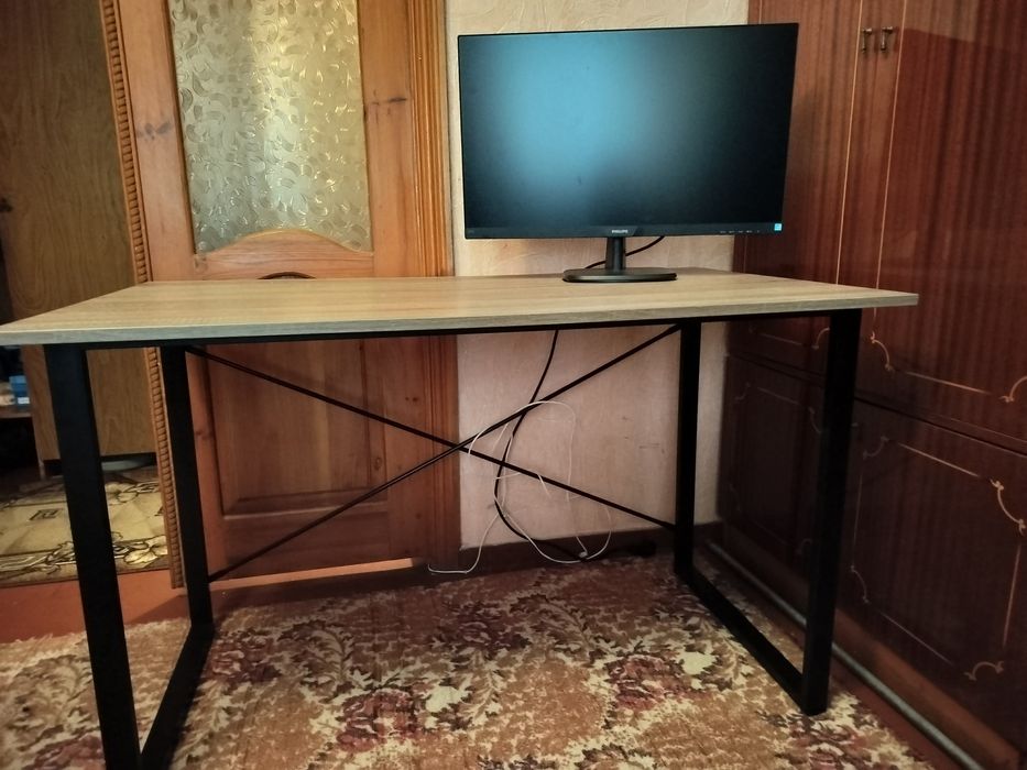 Стіл новий
Розмір 75x120x70. 
Колір: Дуб Сонома трюфель. 
Без