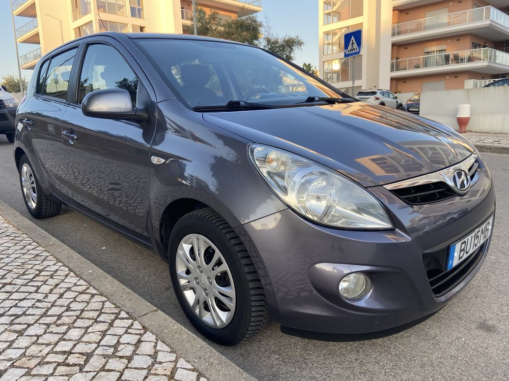 Hyundai 1.2 Gasolina • 85 cv • Poucos Km • Multimídia • CAMERA DE RÉ