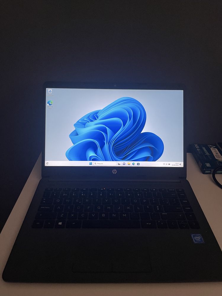 HP 240GB Notebook PC (com carregador)
