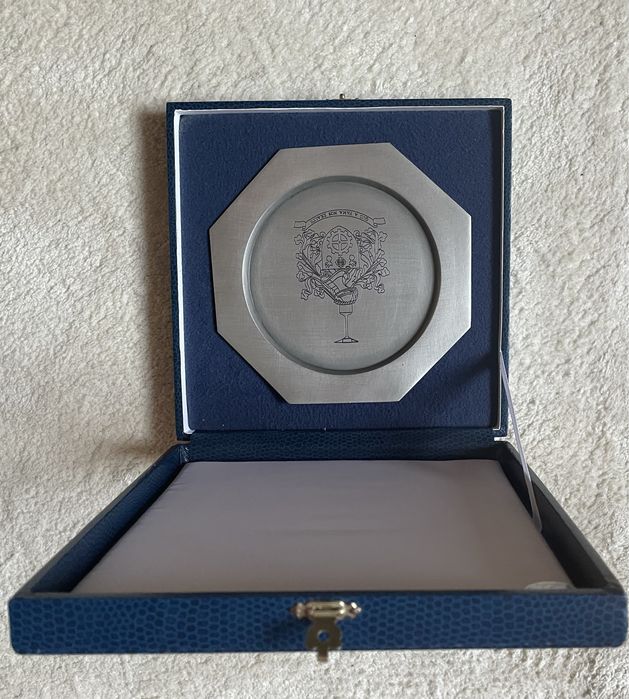medalhas diversas e miniatura de escultura