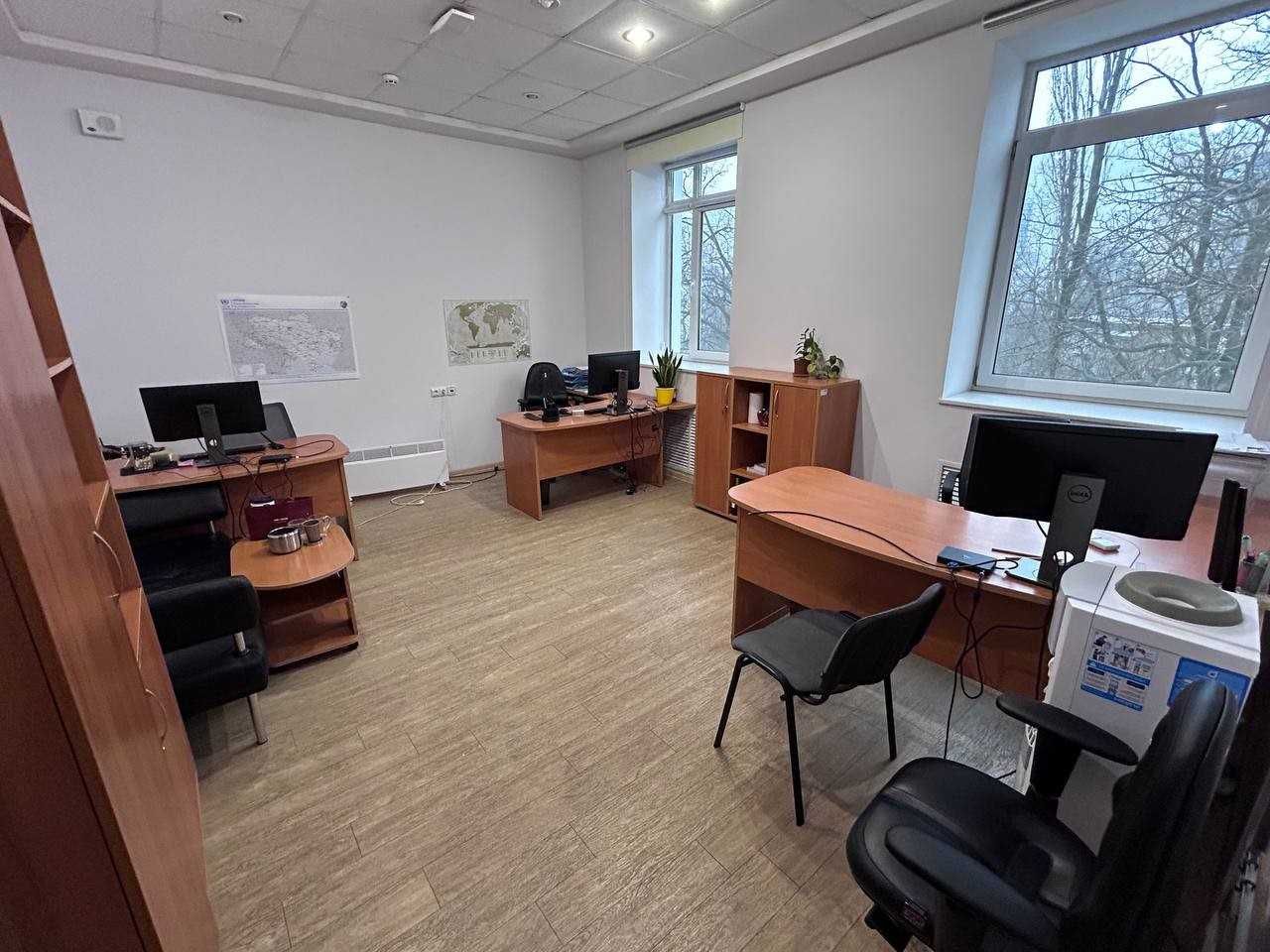 Офіс 322 м2 в урядовому центрі біля метро (вул. Інститутська)
