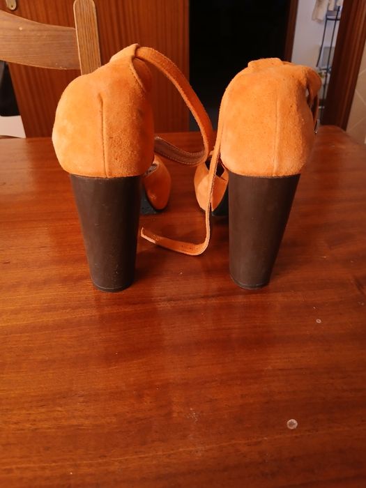 Sandálias salto alto