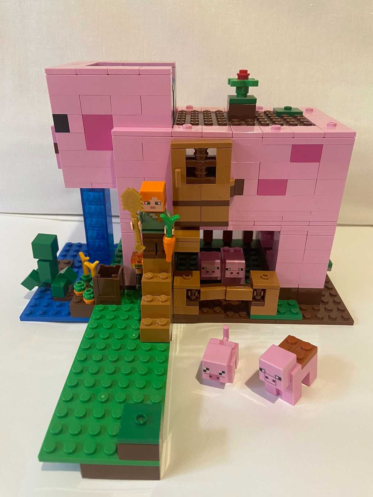 Конструктор LEGO Minecraft Будинок-свиня 490 деталей
