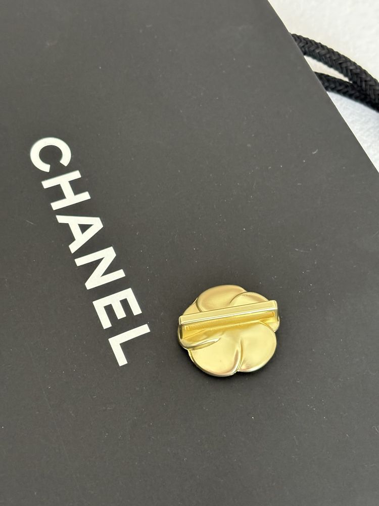 Kamelia Chanel ozdoba do pasków lub ubrań