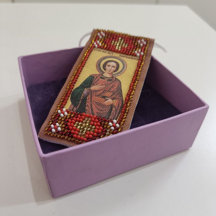 Иконы, обереги ручной работы