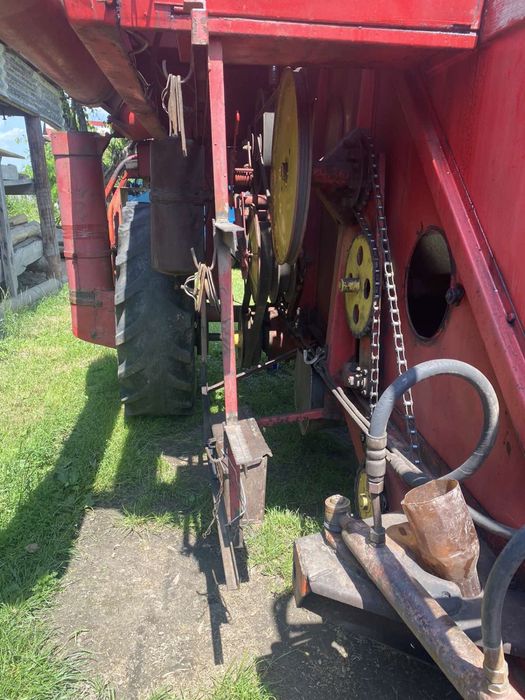 Комбайн зерновий Фергісон із січкарнею