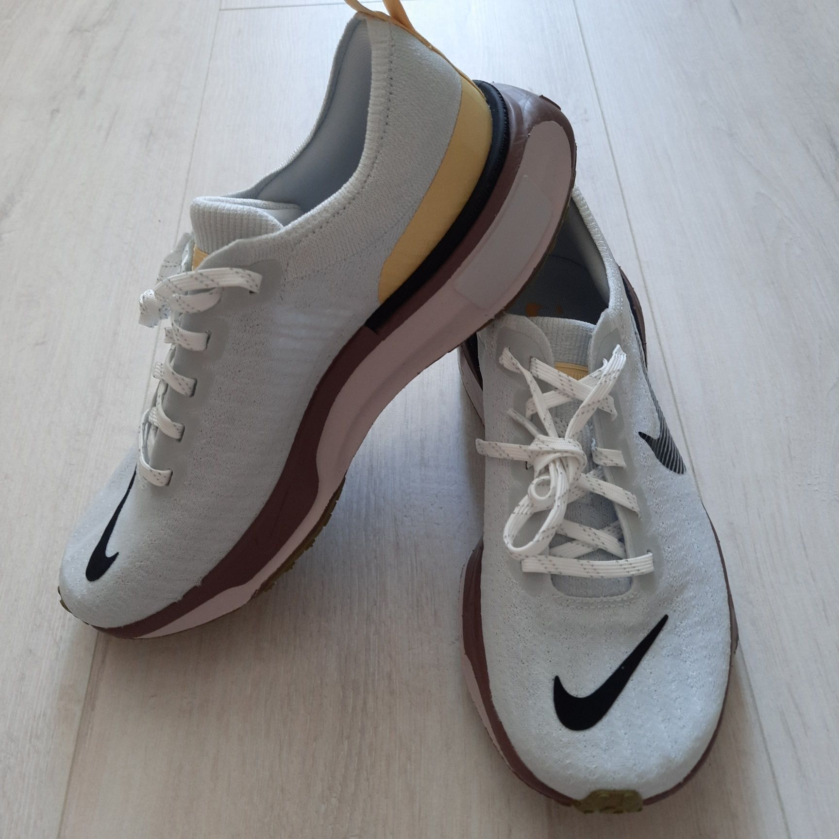 Оригінальні чоловічі кросівки  NIKE ZOOMX INVINCIBLE 3 GREY DR2660-005