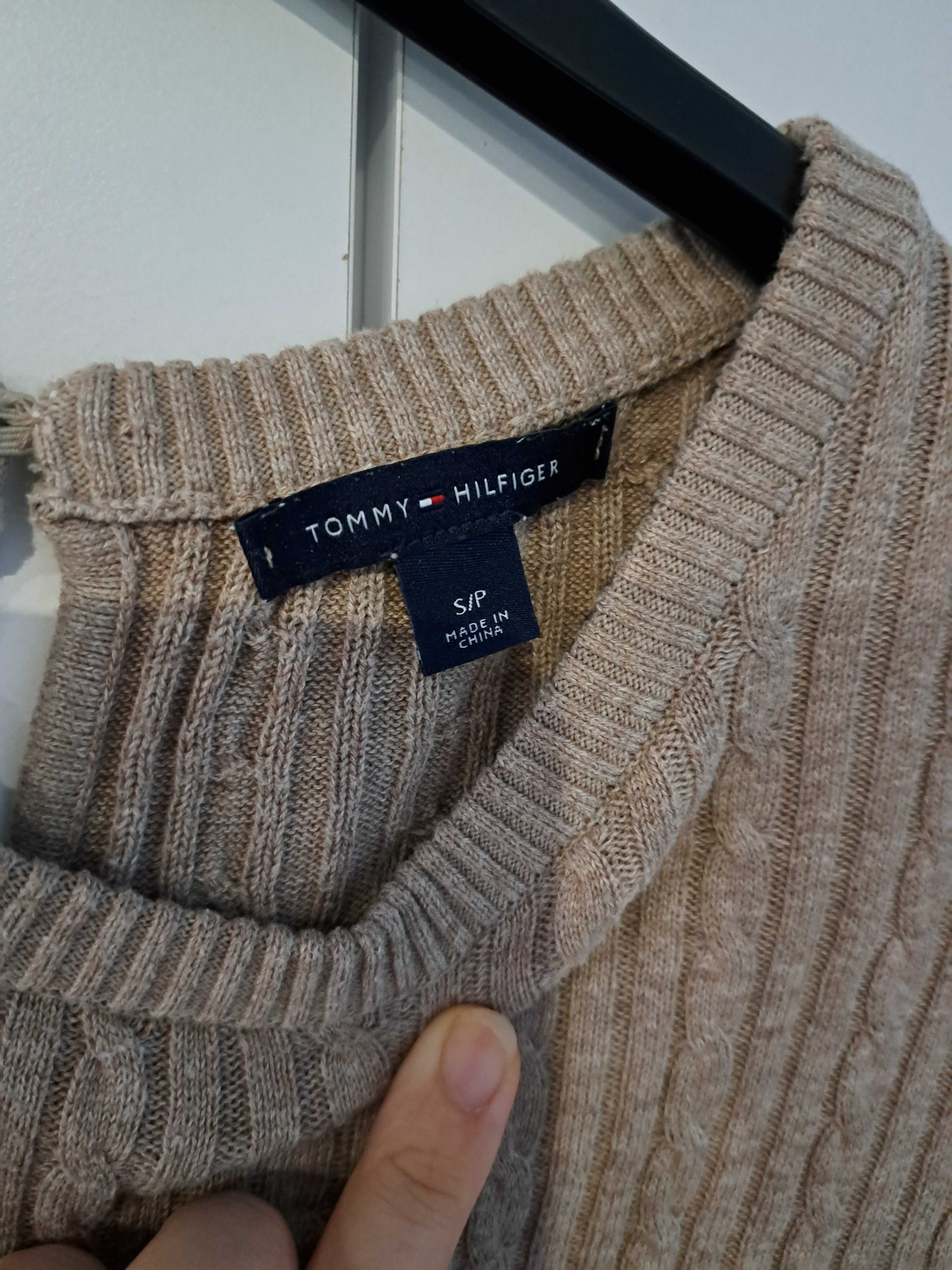 Beżowy sweterek warkocz Tommy Hilfiger
